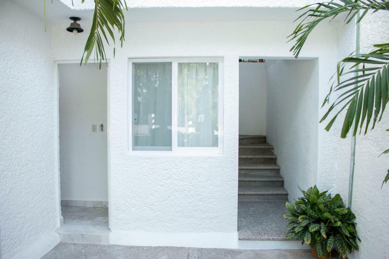 Lupita Zihuatanejo